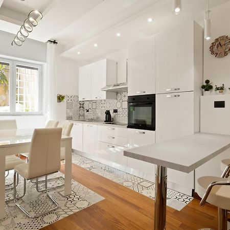 3 Bed Modern Flat - 15 Minutes Walk To Colosseum Roma Eksteriør bilde