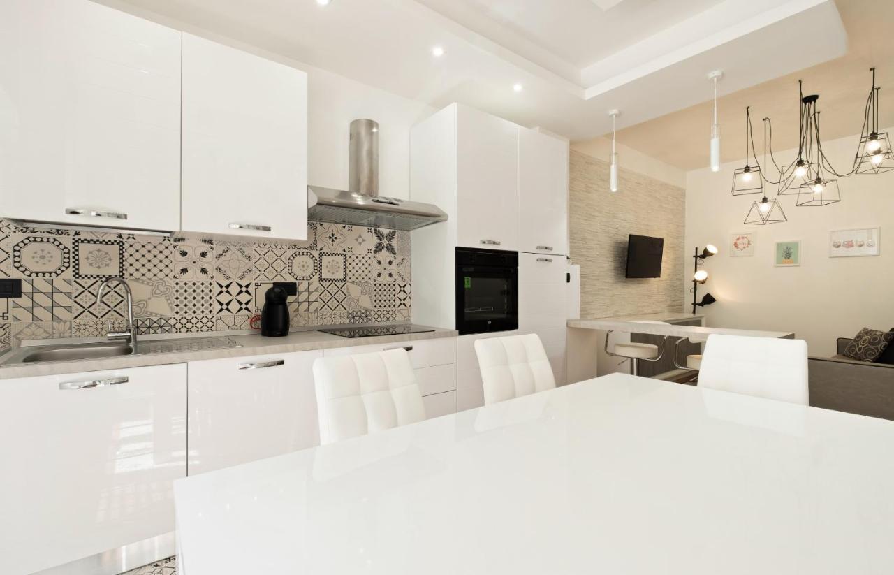 3 Bed Modern Flat - 15 Minutes Walk To Colosseum Roma Eksteriør bilde