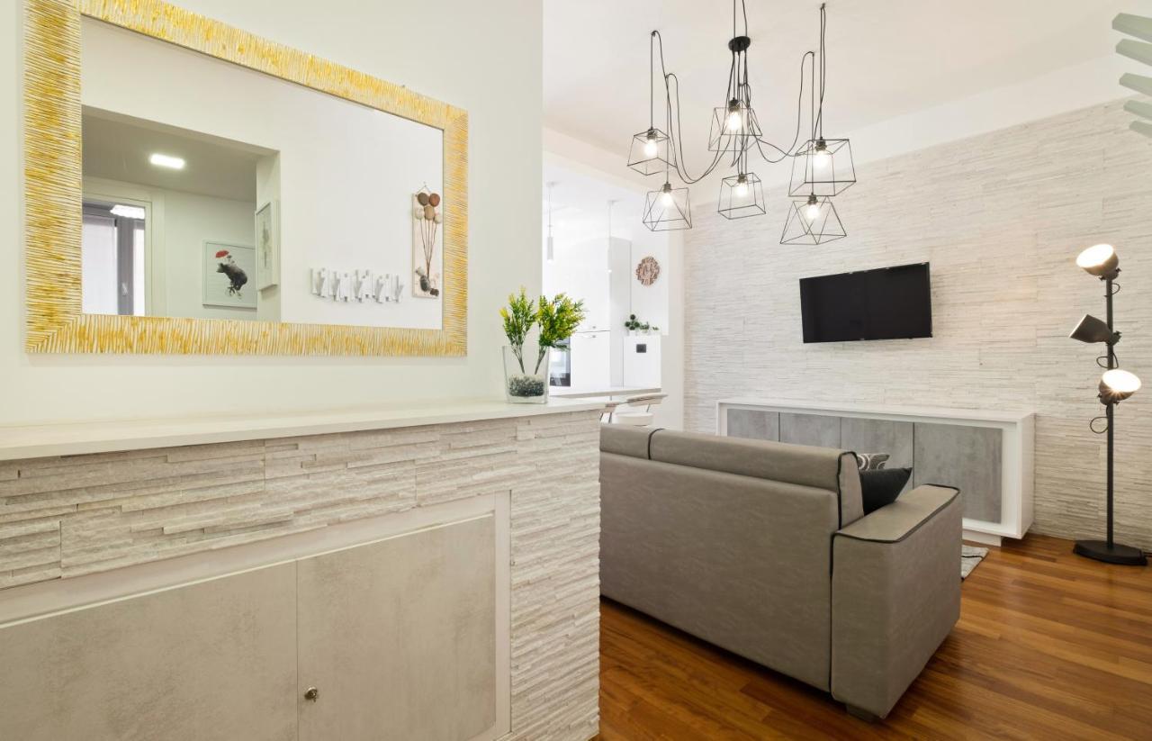 3 Bed Modern Flat - 15 Minutes Walk To Colosseum Roma Eksteriør bilde